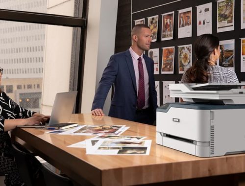 Xerox® C235 Multifunktionsdrucker Büro Menschen
